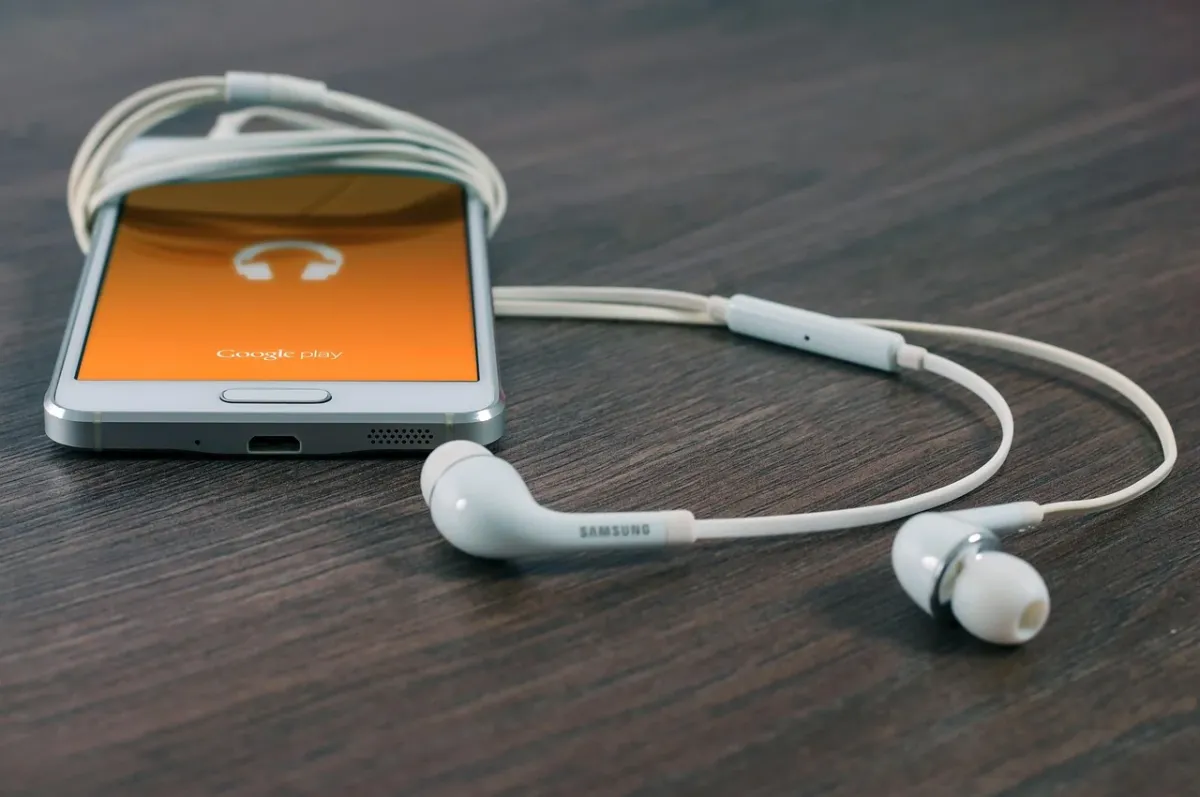 Jak słuchać audiobooków? Poradnik dla początkujących